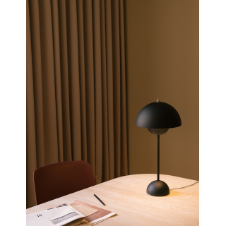 Flowerpot VP3 Mat Sort Bordlampe - &Tradition