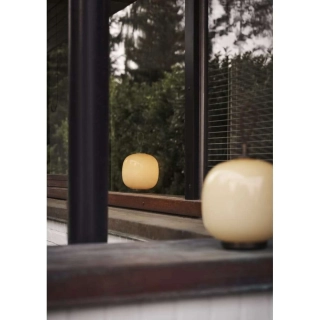 VL45 Radiohus Portable Bordlampe Messing/Glossy Pale Yellow - Louis Poulsen